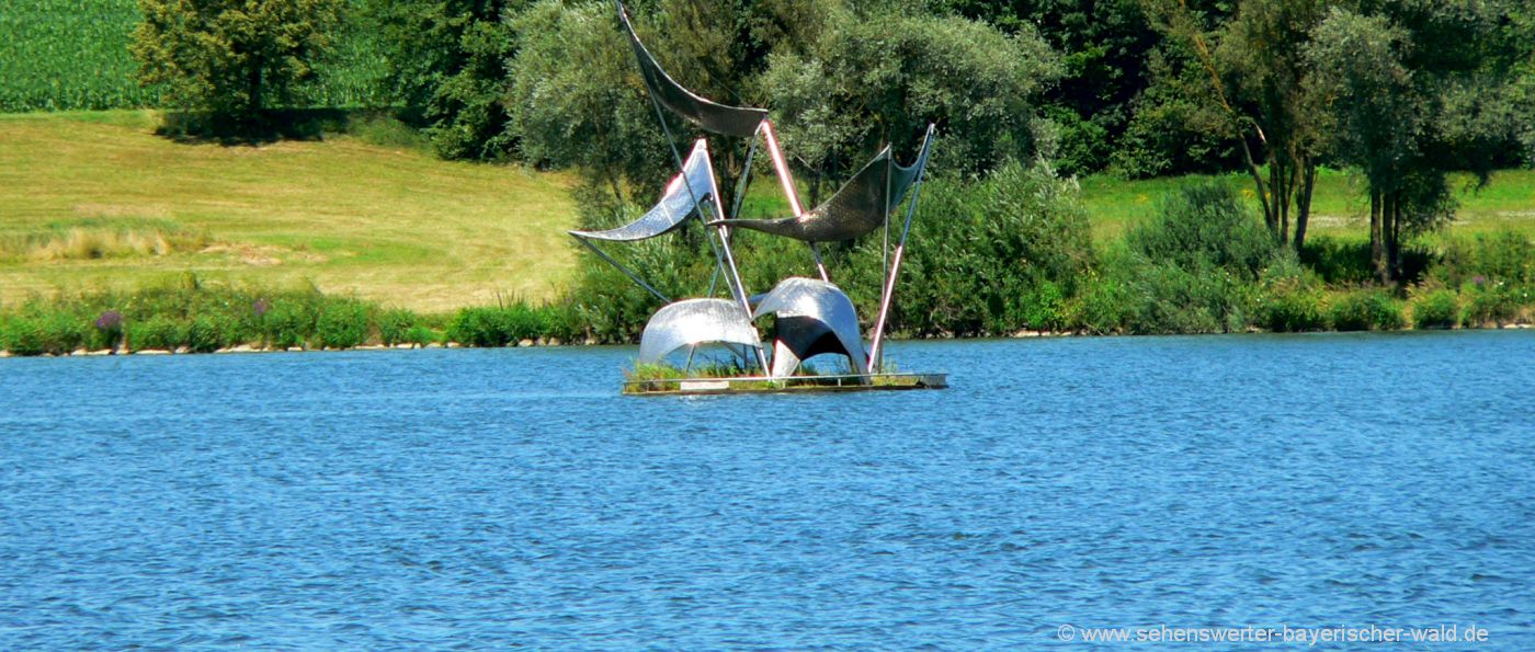 Kunstwerk im Rottauensee Sehenswürdigkeiten in Postmünster postmünster-ausflugsziele-rottauensee-sehenswürdigkeiten