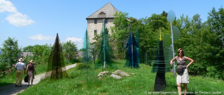 Gläserner Wald bei der Burgruine Weissenstein und Museum Fressendes Haus