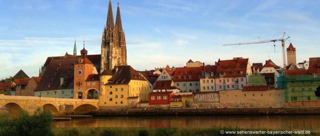 Städtereisen nach Regensburg wahrzeichen Dom und Steinerne Brücke Städtereisen in Bayern Reiseziel Regensburg Sehenswürdigkeiten & Attraktionen
