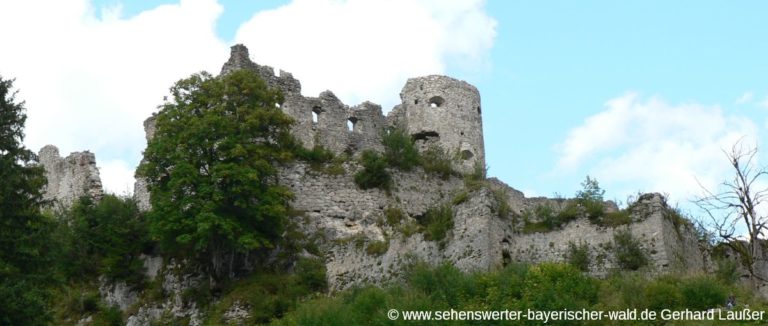 reutte-burgruine-ehrenberg-mauerreste-rundturm-panorama-1200