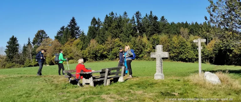 sankt-englmar-rundwanderweg-weisse-marter-wegkreuz-rastplatz