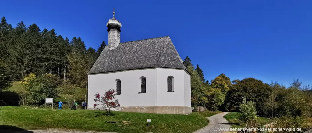 am Kapellenberg steht die St. Leonhard Kapelle mit historischer Heilquelle