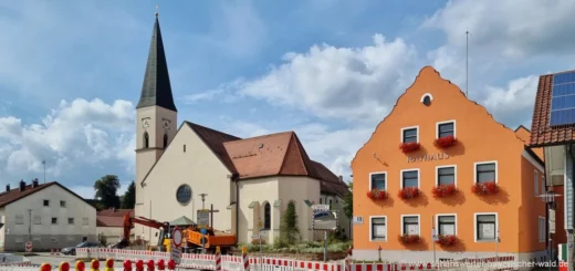 Sehenswürdigkeiten in Schöllnach Ausflugsziele Pfarrkirche Rathaus
