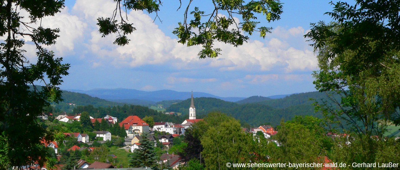 Schönberg - ein idyllischer Ort im Landkreis Freyung Grafenau schoenberg-bayerischer-wald-ausflugsziel-ort-ansicht-panorama-1400