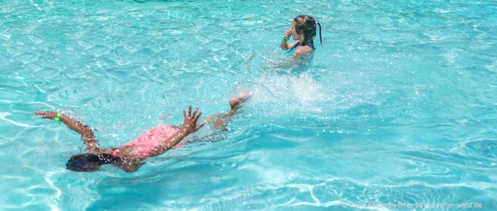 Tipps für Regentage mit Kindern Schwimmbad Besuch