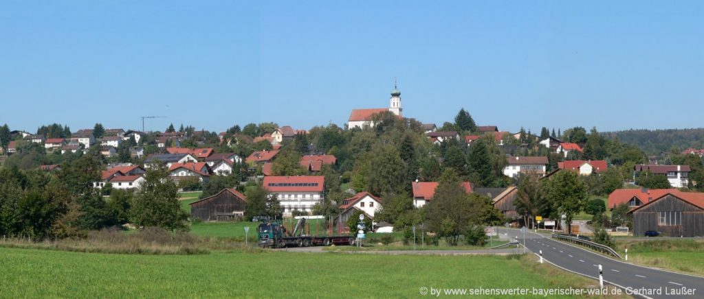 Ortsansicht mit Kirche von Stamsried im Landkreis Cham Burgruine Kürnberg Stamsried - Wandern rund um die Burg Kürnburg