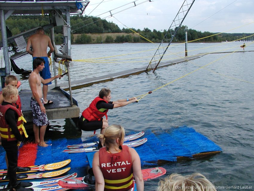 Schwandorf Wakeboarden am Steinberger See Wasserski fahren in der Oberpfalz