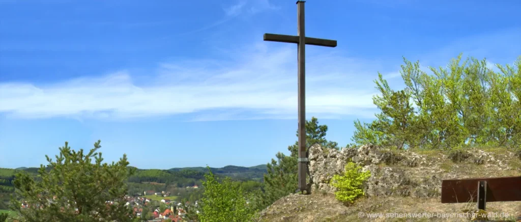Burgstall bei Sulzbach Rosenberg am Harternfels mit Gipfelkreuz