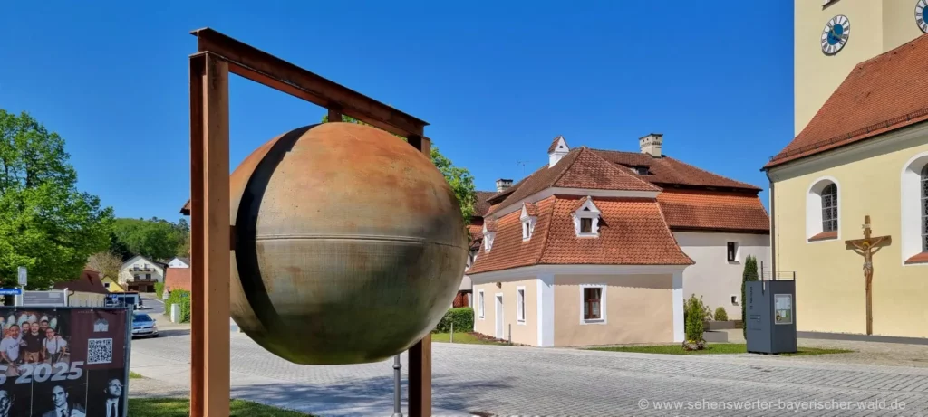 Kultur-Schloss Theuern Industrie-Denkmal bei den Aussenanlagen beim Bergbau- und Industriemuseum Ostbayern