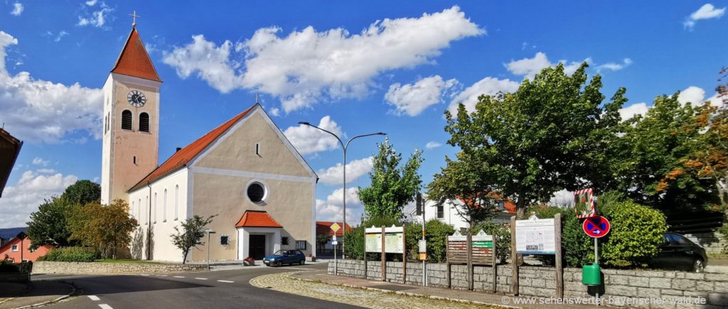 Pfarrkirche in Treffelstein Sehenswürdigkeit und Wanderwege