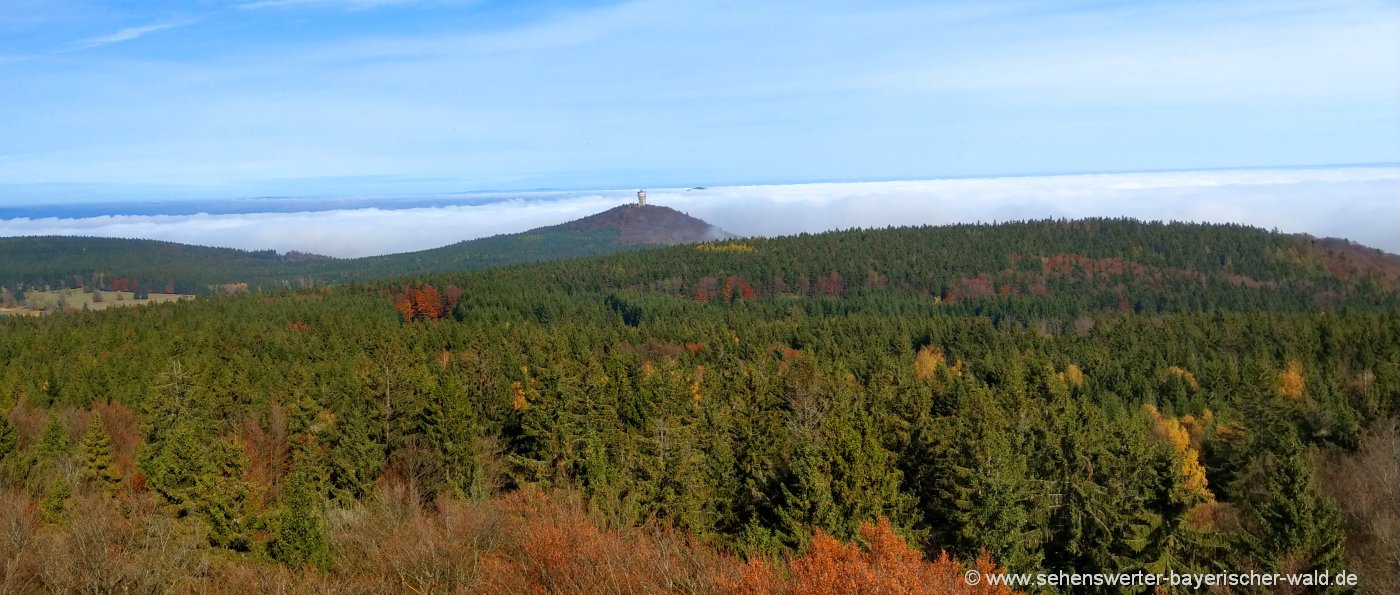 Blick auf den Militärturm am Plattenberg von der Aussichtskanzel des Böhmerwaldturms tschechien-plattenberg-velky-zvon-böhmerwaldturm-wandern-aussichtsturm
