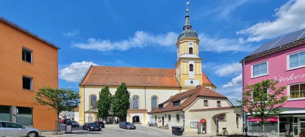 Stadtrundgang in Viechtach mit der Stadtpfarrkirche St. Augustin