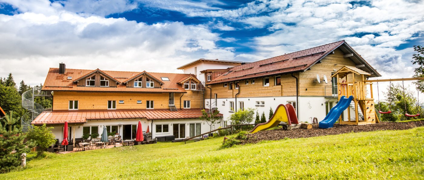 waldeck-hotel-pension-familienurlaub-mit-hund-bayern-ansicht