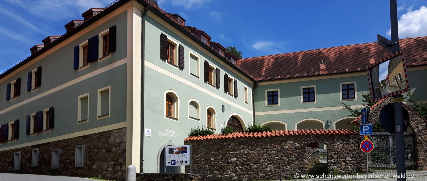 Schloss Waldmünchen Jugendherberge & Jugendbildungsstätte Oberpfalz