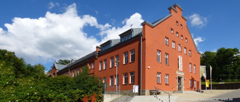 Bild Waldmuseum Zwiesel Führungen im Höhlensystem